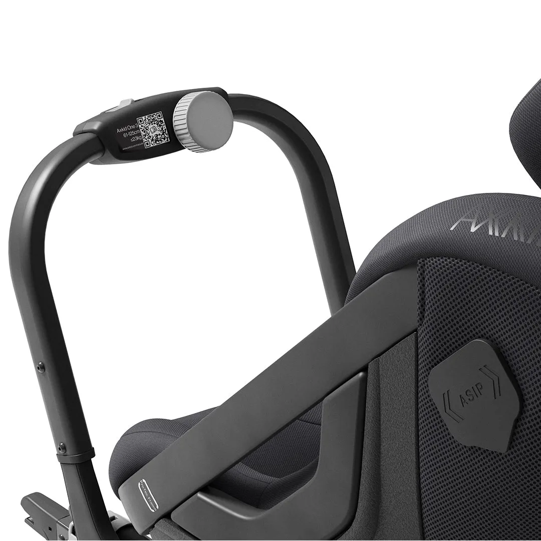 Axkid ONE  3 Car Seat - Coastal Storm Black